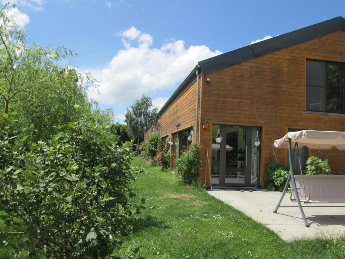 Florennes Gite Neuf 150 M2 Devant Un Grand Lac Prive De 2 Hectares Poissonneux Au Milieu Des Bois 外观 照片