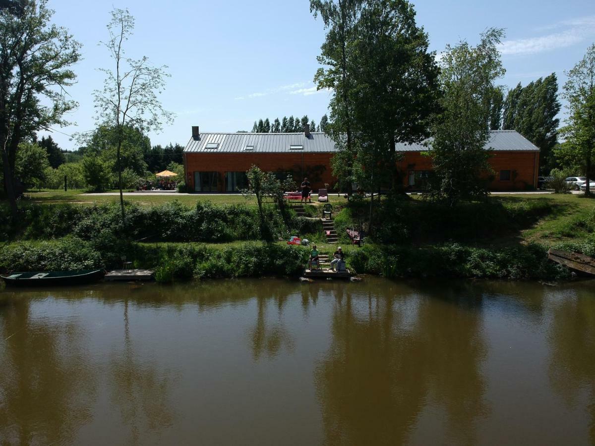 Florennes Gite Neuf 150 M2 Devant Un Grand Lac Prive De 2 Hectares Poissonneux Au Milieu Des Bois 外观 照片