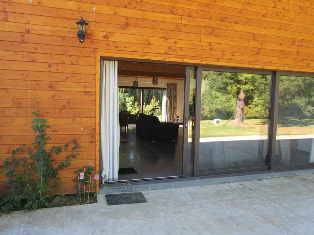 Florennes Gite Neuf 150 M2 Devant Un Grand Lac Prive De 2 Hectares Poissonneux Au Milieu Des Bois 外观 照片