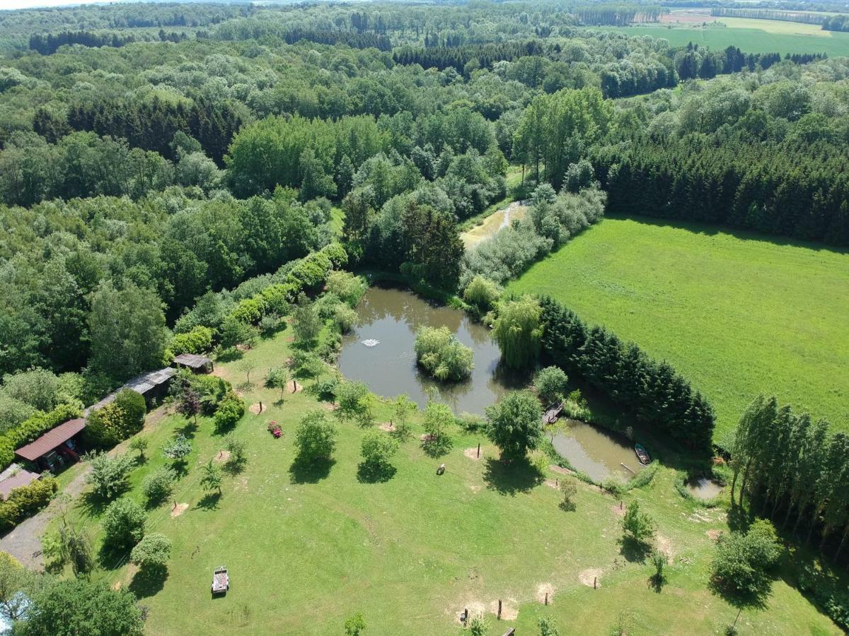 Florennes Gite Neuf 150 M2 Devant Un Grand Lac Prive De 2 Hectares Poissonneux Au Milieu Des Bois 外观 照片