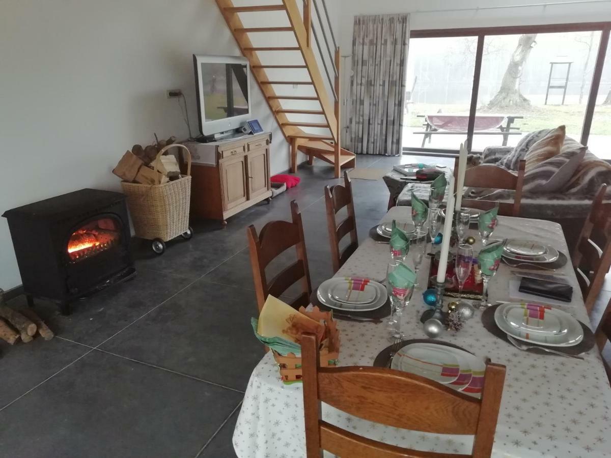 Florennes Gite Neuf 150 M2 Devant Un Grand Lac Prive De 2 Hectares Poissonneux Au Milieu Des Bois 外观 照片